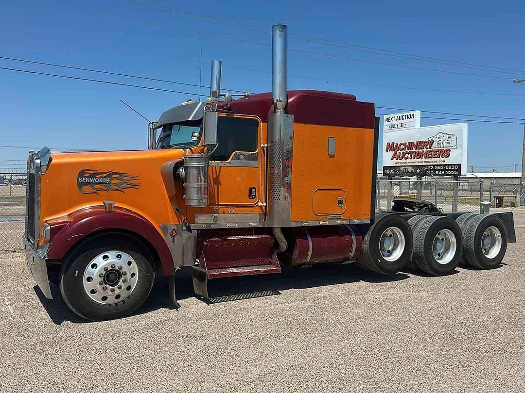 Image of Kenworth W900 Primary image
