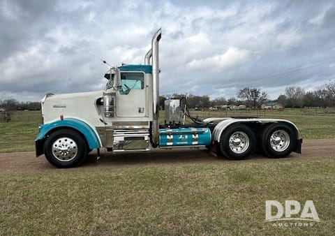 2002 Kenworth W900 Equipment Image0