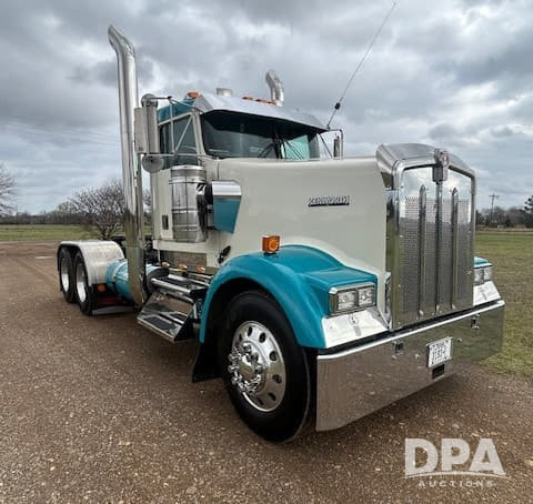 Image of Kenworth W900 equipment image 3