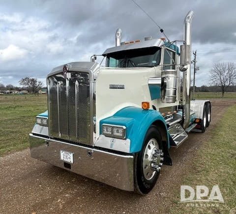 Image of Kenworth W900 equipment image 1