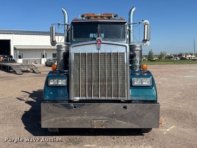 Image of Kenworth W900 equipment image 1