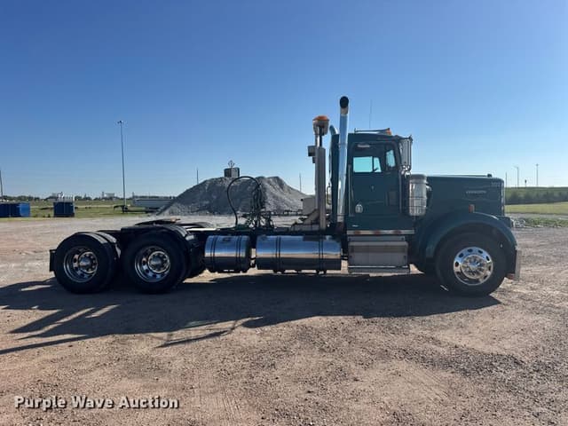 Image of Kenworth W900 equipment image 3