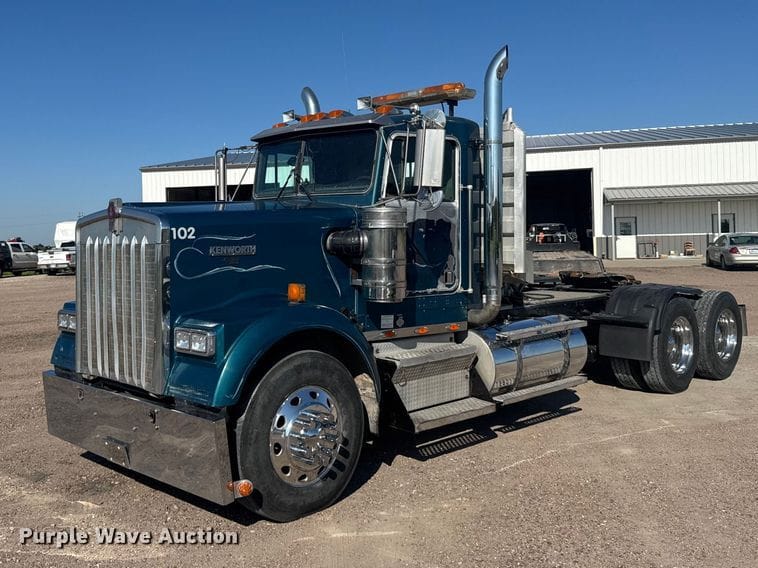 2002 Kenworth W900 Equipment Image0