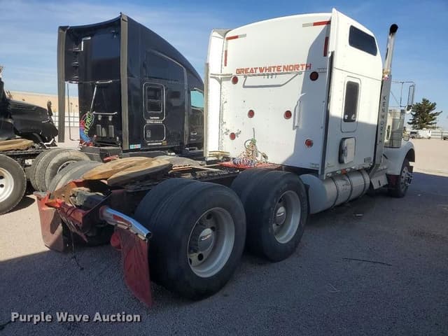Image of Kenworth W900B equipment image 3
