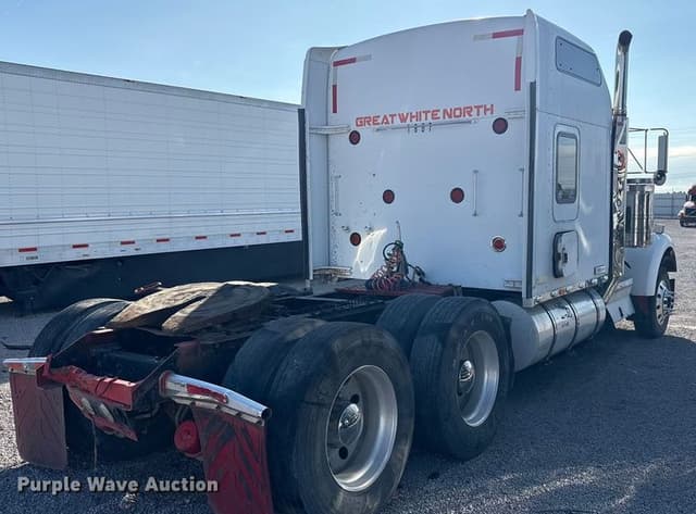 Image of Kenworth W900B equipment image 3