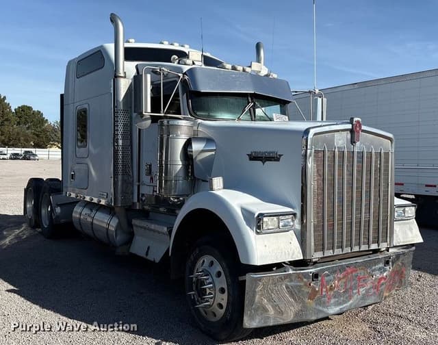 Image of Kenworth W900B equipment image 2