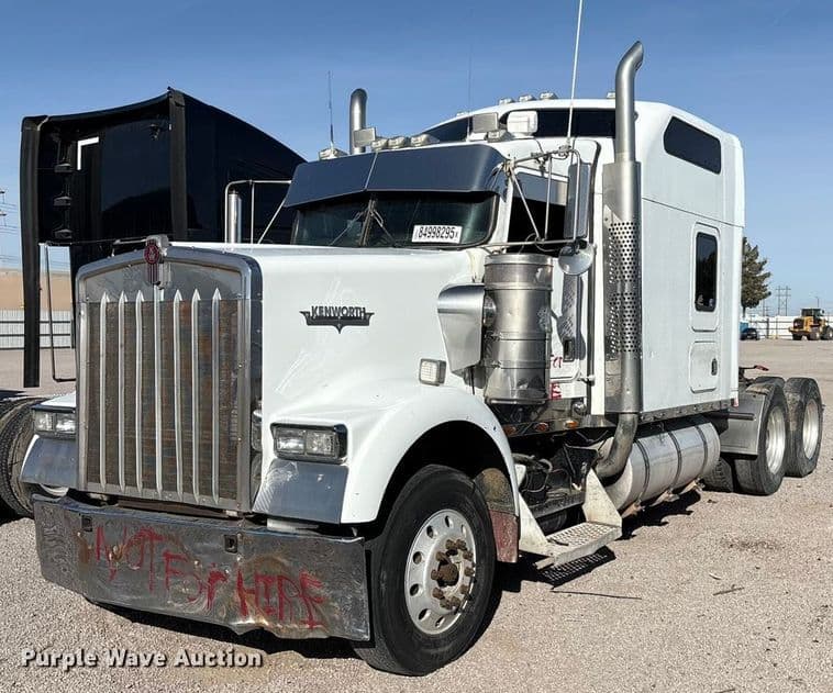 Image of Kenworth W900B Primary image