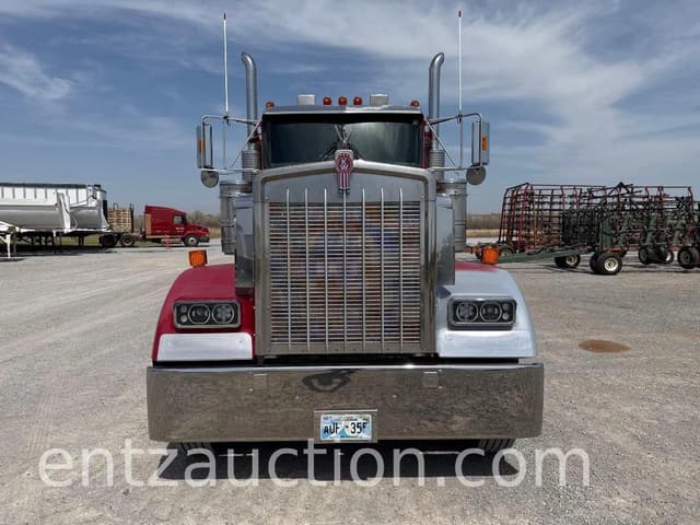 Image of Kenworth W900 equipment image 1
