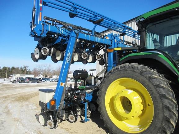 Image of Kinze 3140 equipment image 3