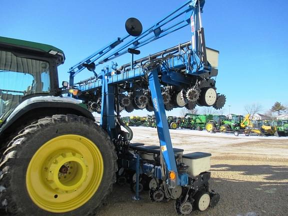 Image of Kinze 3140 equipment image 4