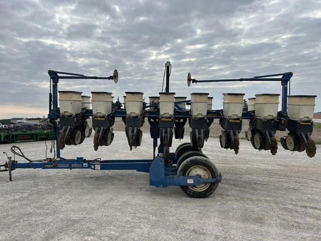 Image of Kinze 3500 equipment image 3