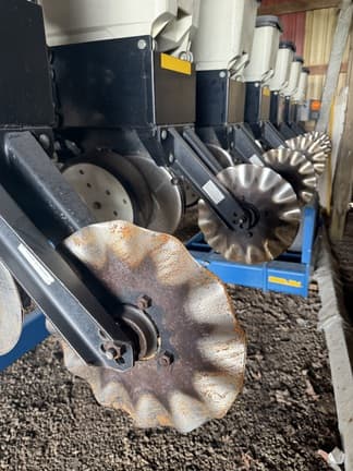 Image of Kinze 3500 equipment image 3