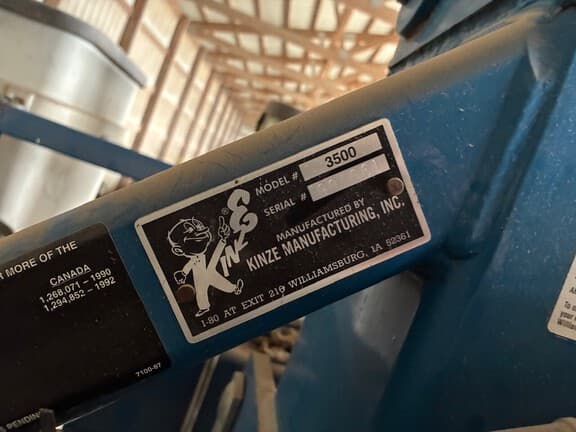 Image of Kinze 3500 equipment image 1
