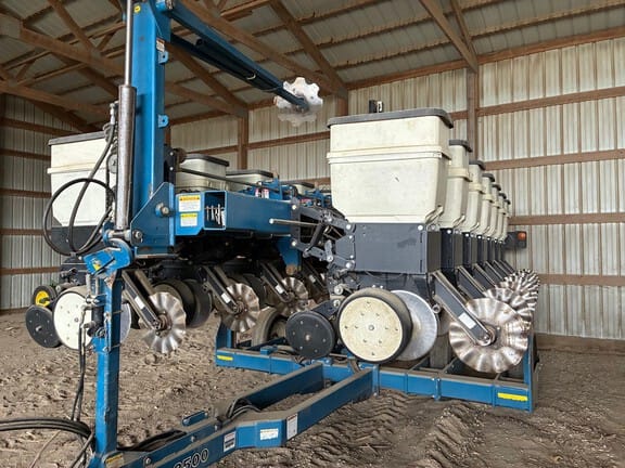 2002 Kinze 3500 Equipment Image0