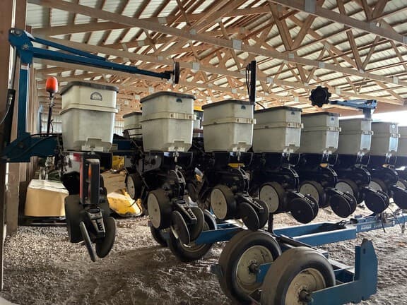 Image of Kinze 3500 equipment image 3