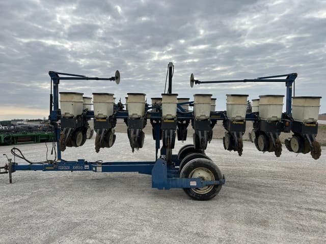 Image of Kinze 3500 equipment image 3