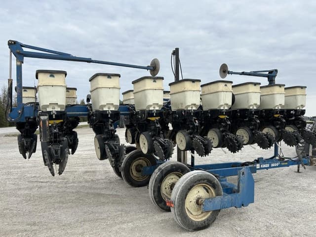 Image of Kinze 3500 equipment image 4