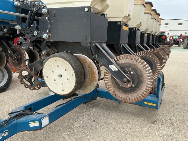 Image of Kinze 3500 equipment image 4