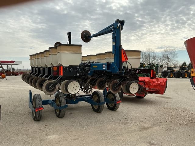 Image of Kinze 3500 equipment image 2