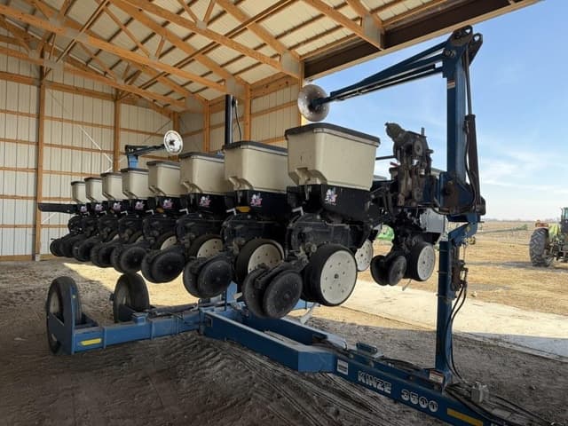 Image of Kinze 3500 equipment image 1