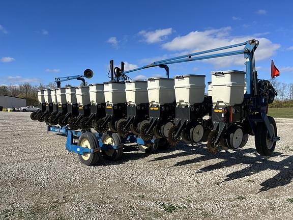 Image of Kinze 3600 equipment image 1