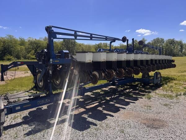 Image of Kinze 3600 Primary image