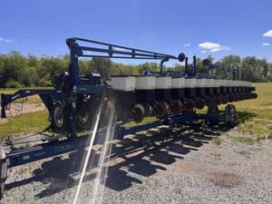 2002 Kinze 3600 Image