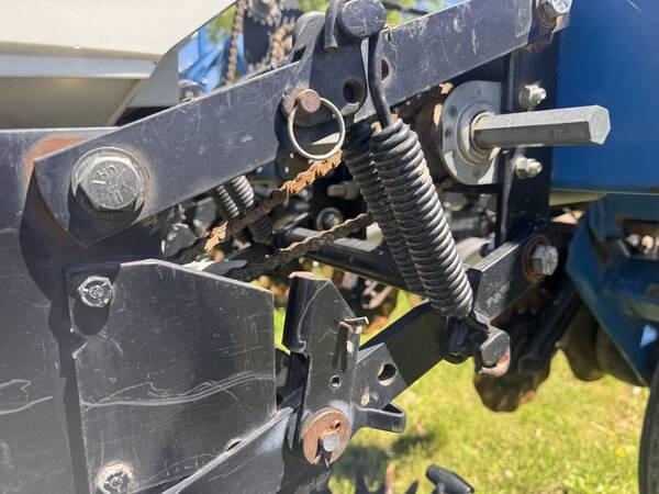 Image of Kinze 3600 equipment image 3