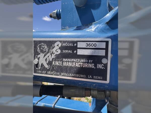 Image of Kinze 3600 equipment image 4