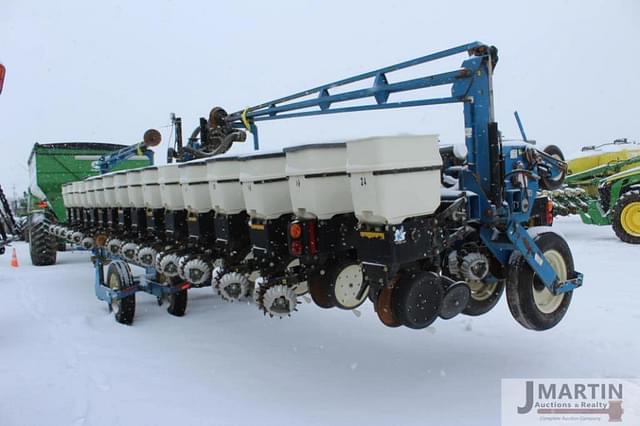 Image of Kinze 3600 equipment image 2