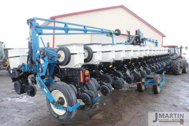 Image of Kinze 3600 equipment image 2