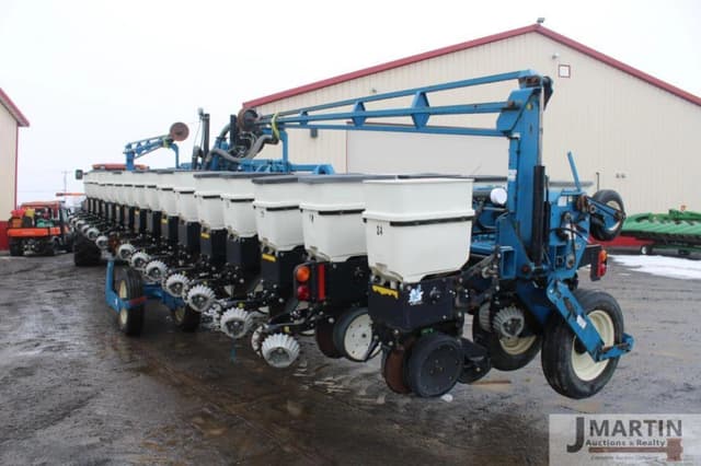 Image of Kinze 3600 equipment image 1