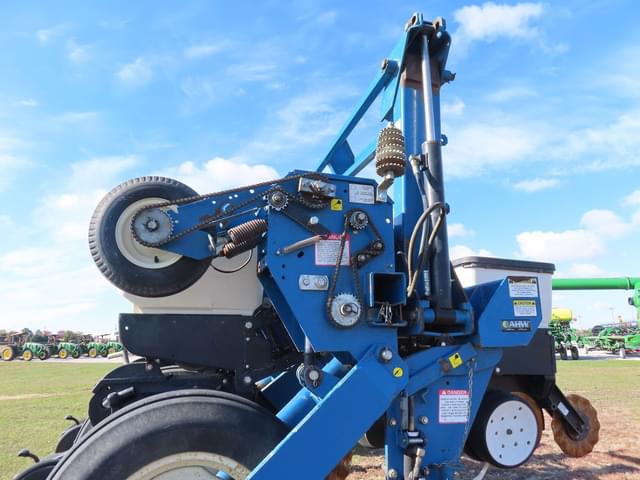 Image of Kinze 3600 equipment image 2