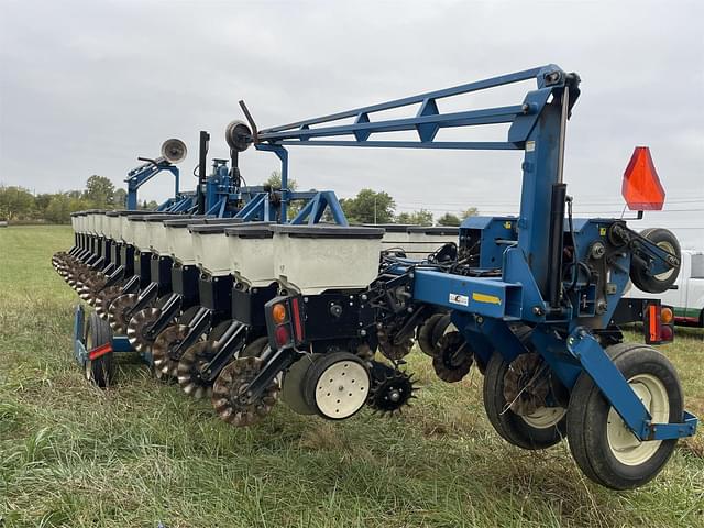 Image of Kinze 3600 equipment image 3