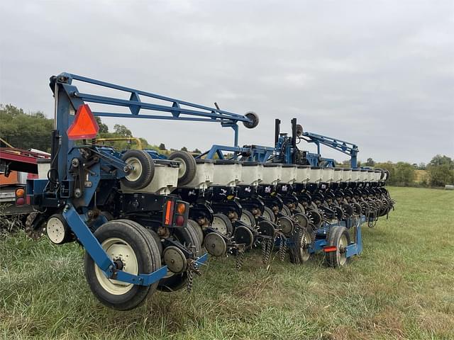 Image of Kinze 3600 equipment image 1