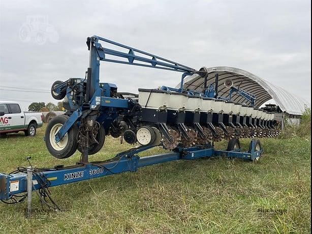 Image of Kinze 3600 equipment image 4