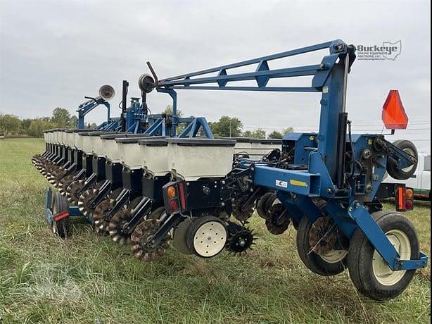 Image of Kinze 3600 equipment image 2