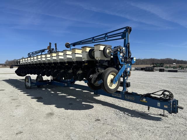 Image of Kinze 3600 equipment image 2