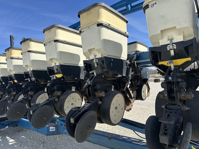 Image of Kinze 3600 equipment image 3