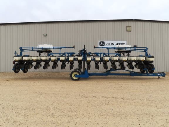 Image of Kinze 3600 equipment image 2