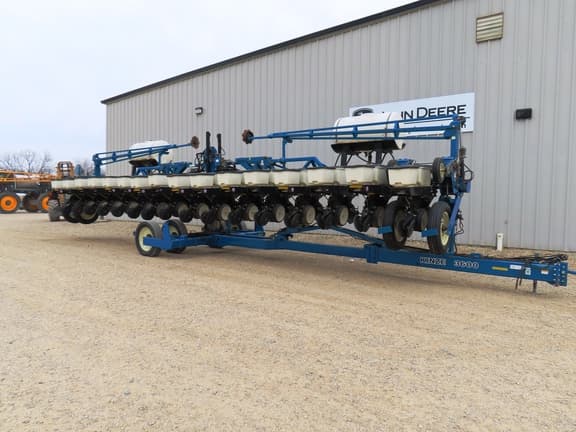 Image of Kinze 3600 equipment image 3