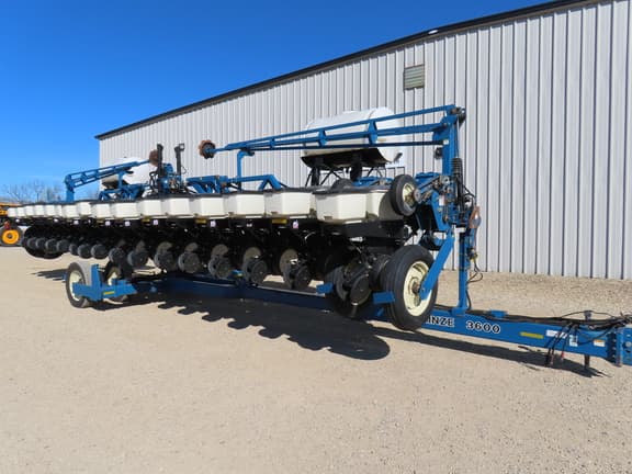 Image of Kinze 3600 equipment image 3