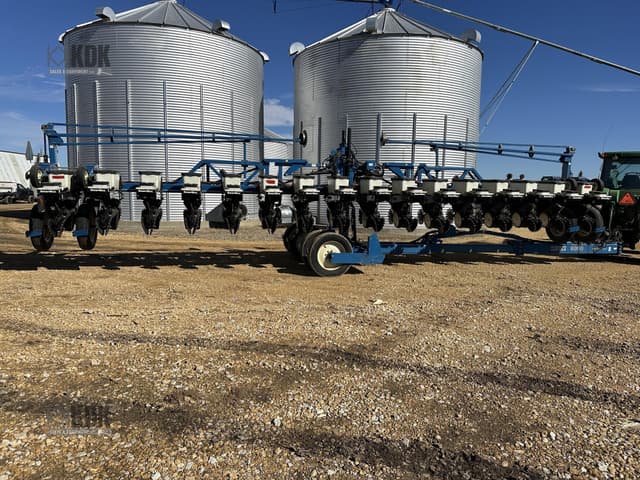 Image of Kinze 3600 equipment image 4