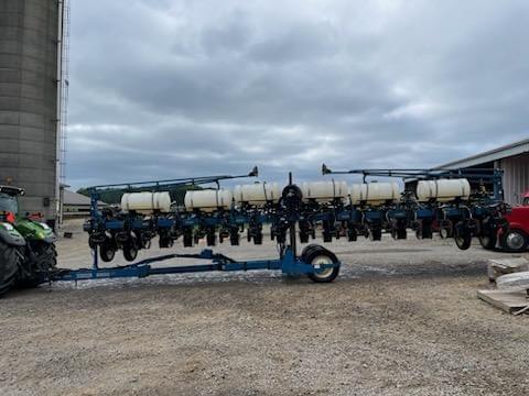 Image of Kinze 3600 equipment image 1