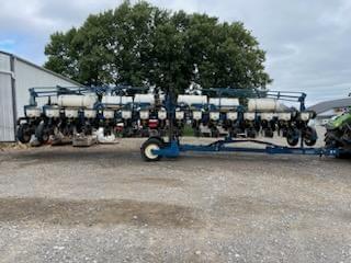 Image of Kinze 3600 equipment image 2