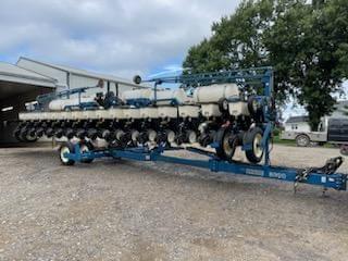 Image of Kinze 3600 equipment image 3