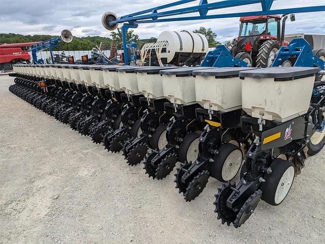 Image of Kinze 3700 equipment image 1