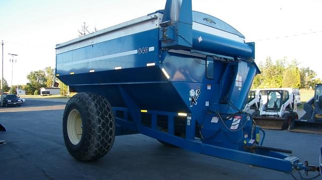 Image of Kinze 640 equipment image 1