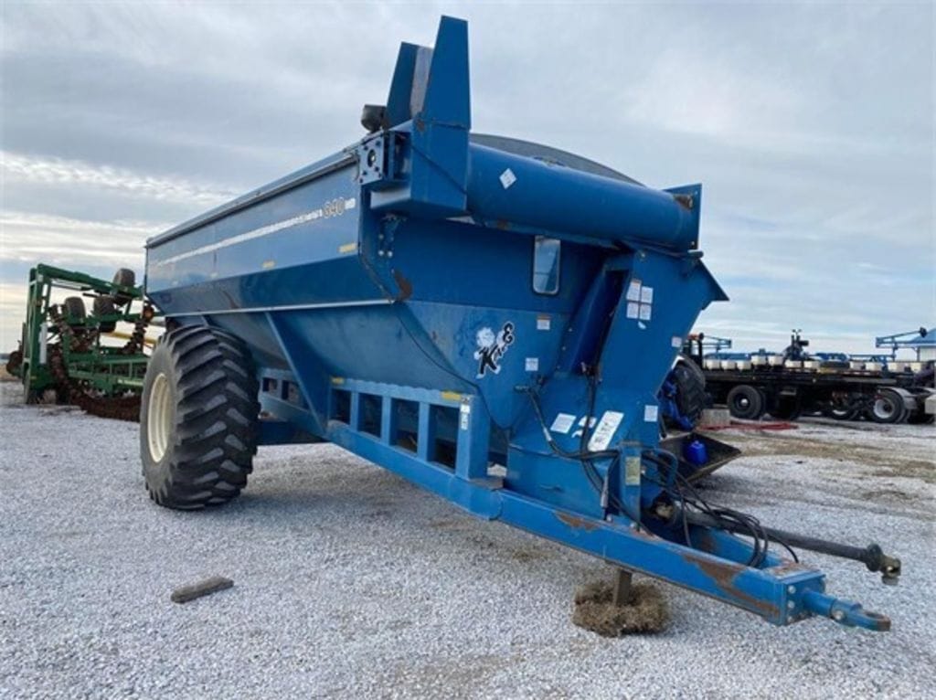 2002 Kinze 840 Equipment Image0