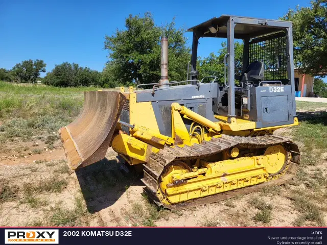 Image of Komatsu D32E equipment image 1